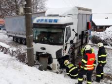 Sníh komplikuje dopravu, počet nehod se zdvojnásobil