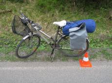 Cyklistka bez helmy se vážně zranila nedaleko startu kampaně Na kole jen s přilbou