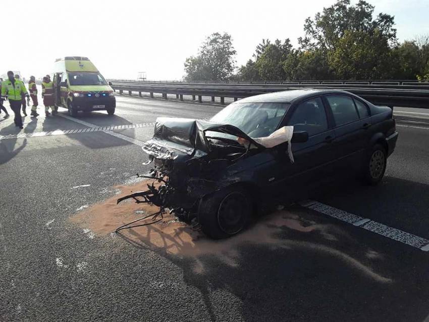 Hromadná nehoda na dálnici D1 kvůli ledovce: 6 aut a 3 kamiony, 5 zraněných - Velké Meziříčí