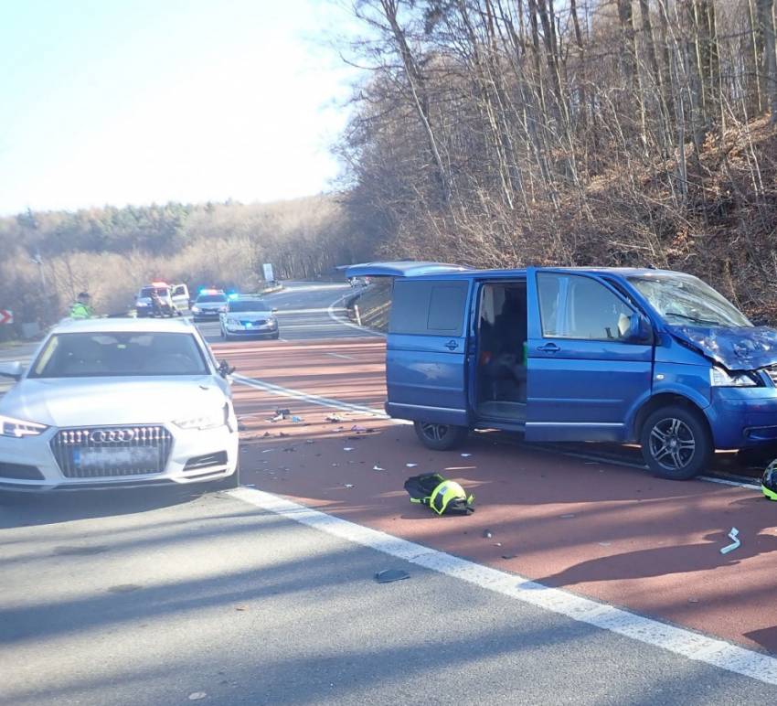 Motorkář ani spolujezdkyně nepřežili v Buchlovských kopcích střet se dvěma vozy - Chřiby