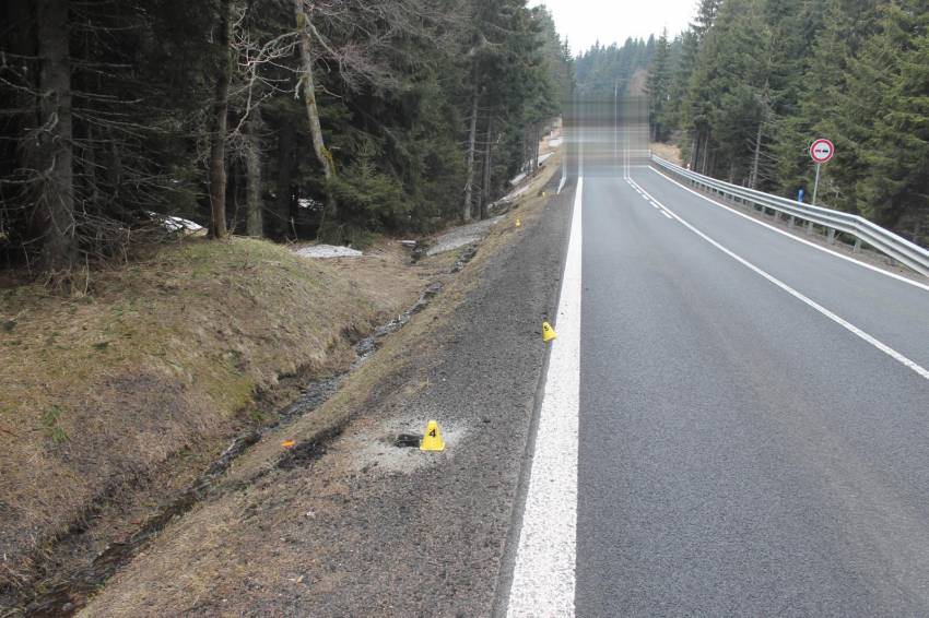 Syn se nevrátil z práce v Německu, jeho auto našli v lese v Krušných horách - Boží Dar