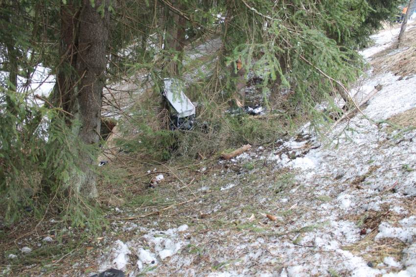 Syn se nevrátil z práce v Německu, jeho auto našli v lese v Krušných horách - Boží Dar