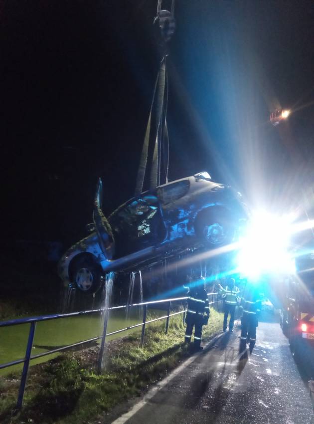 Řidiči na Trutnovsku utopil auto v nádrži plné žabince - Vilantice