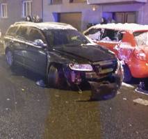 Opilý řidič volva smetl v protisměru policejní vůz a poškodil další auta - Písek