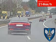 Cizinec se řítil po dálnici D1 rychlostí 214 km/hod, složil kauci 10 tisíc