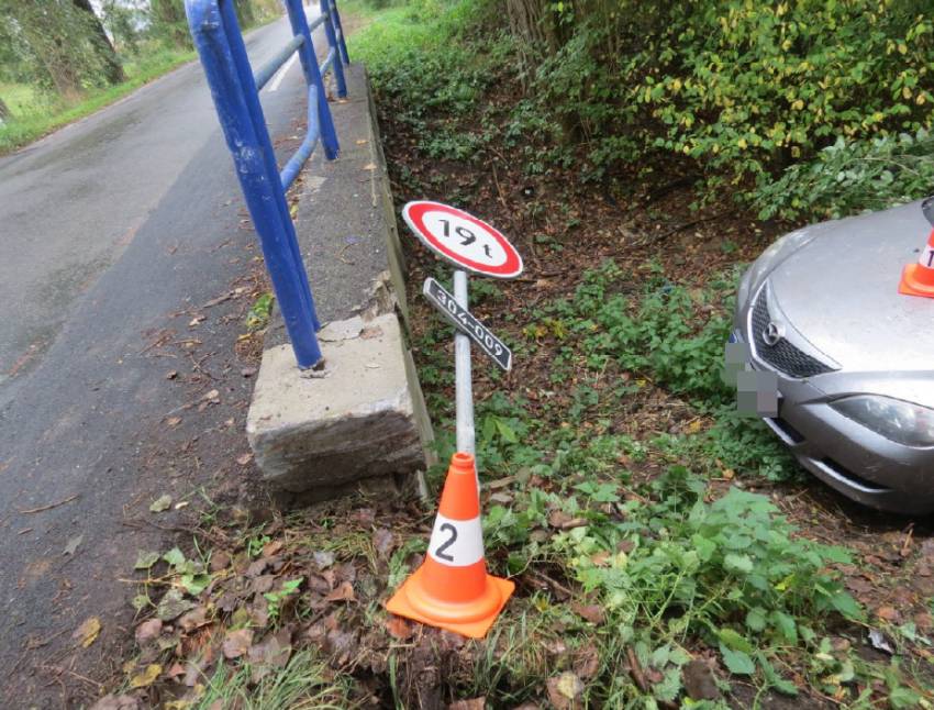 Silnice jsou teď zrádné, auta častěji končí ve smyku